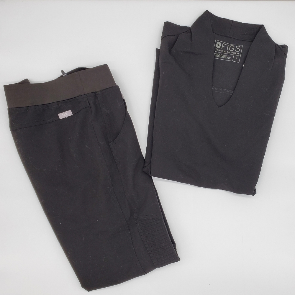 FIGS Scrubs Set